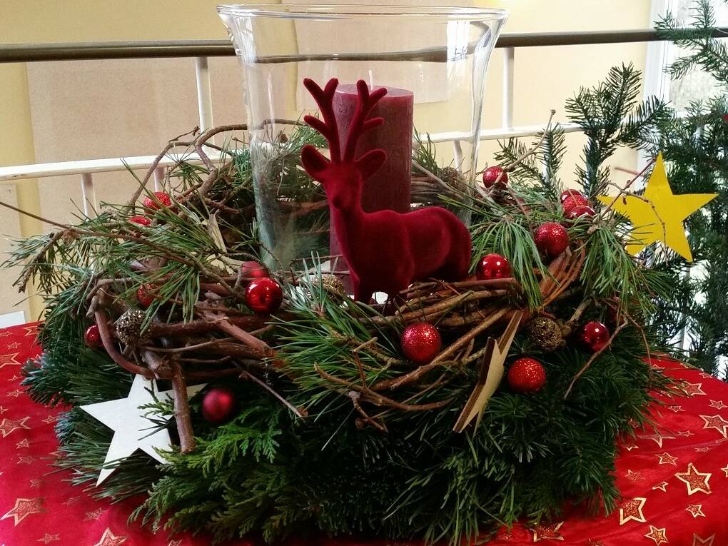 Adventsschmuck im Schulhaus Grundschule Laberweinting