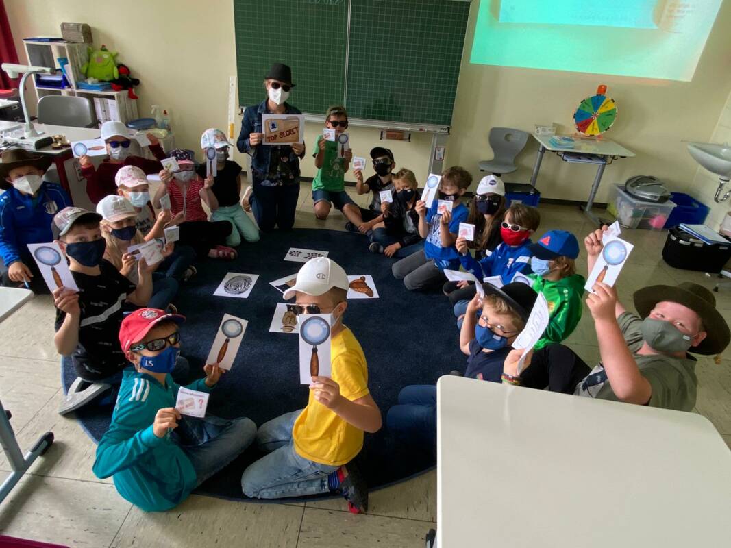 Kinder mit Maske Grundschule Laberweinting